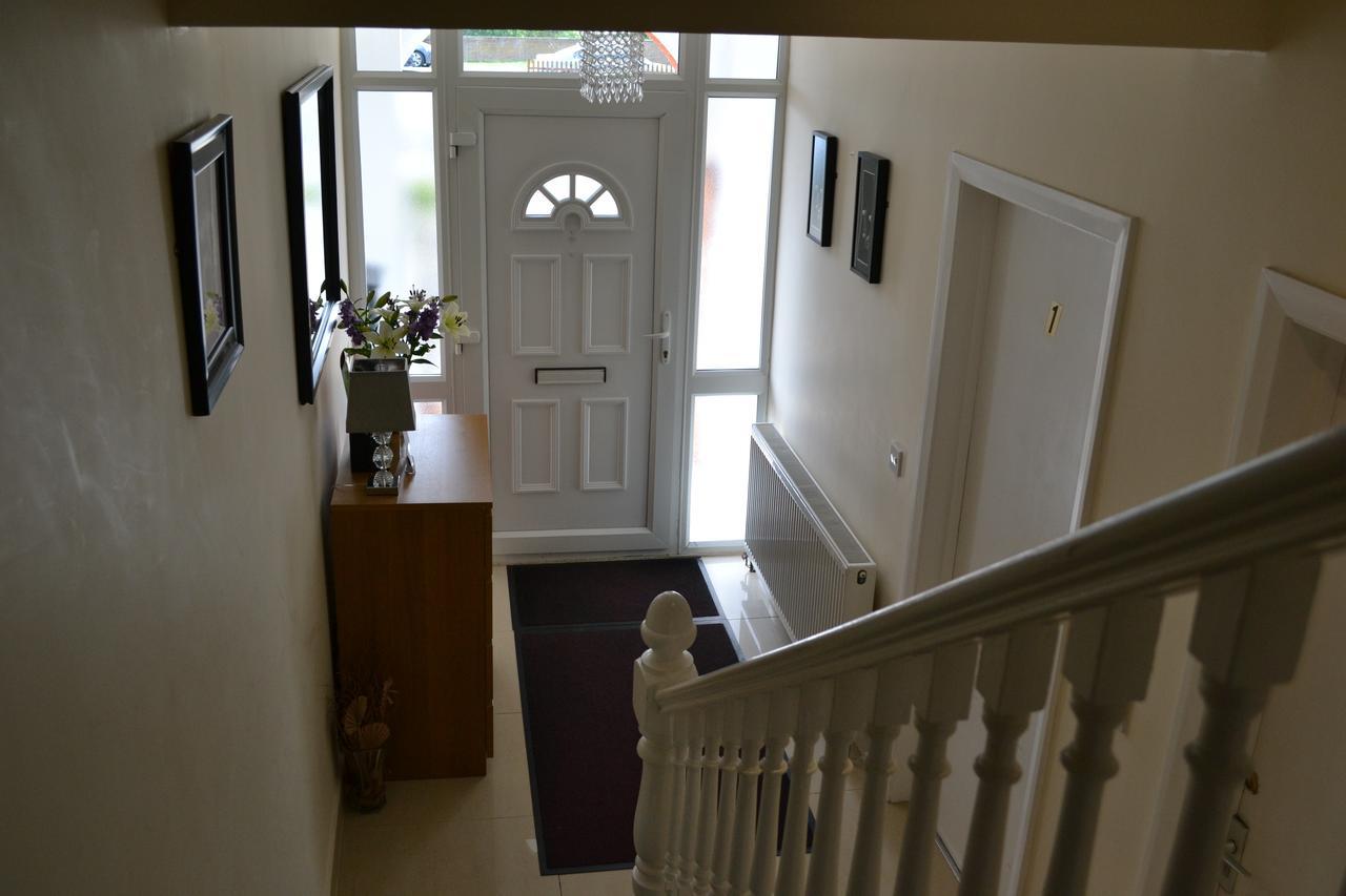Annie'S Guest House ฟาร์นโบโรห์ ภายนอก รูปภาพ