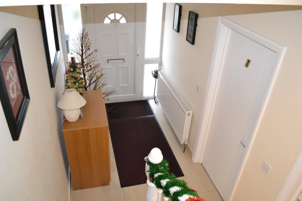 Annie'S Guest House ฟาร์นโบโรห์ ภายนอก รูปภาพ